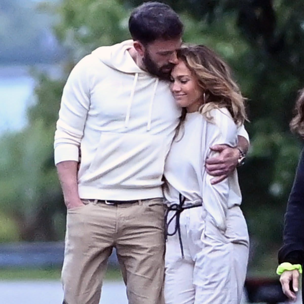 Jennifer Lopez and Ben Affleck go for an evening stroll in The Hamptons