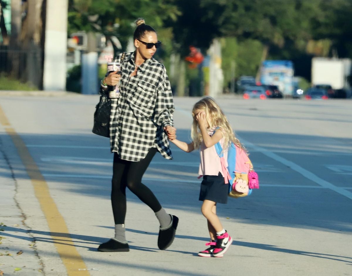 Kournikova was seen taking her kids to school