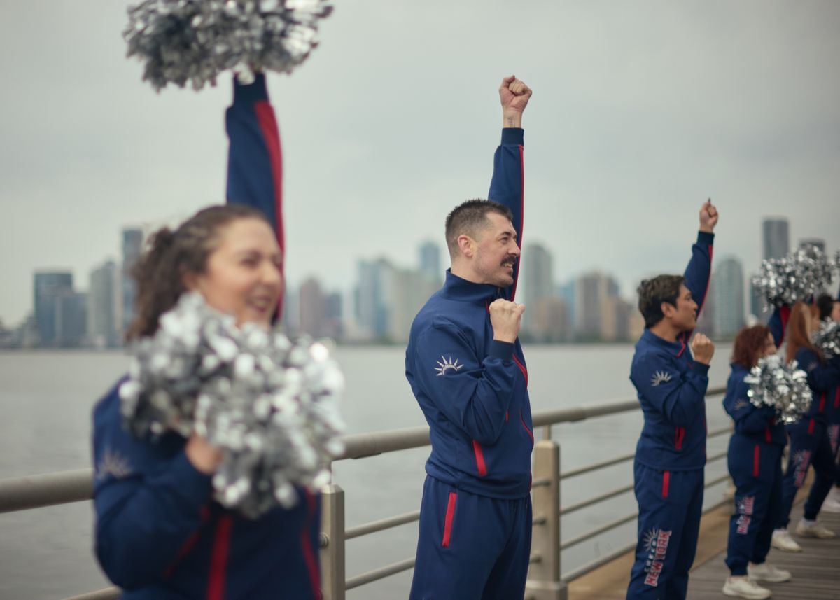 Cheer New York at the starting line as marathon runners begin their race