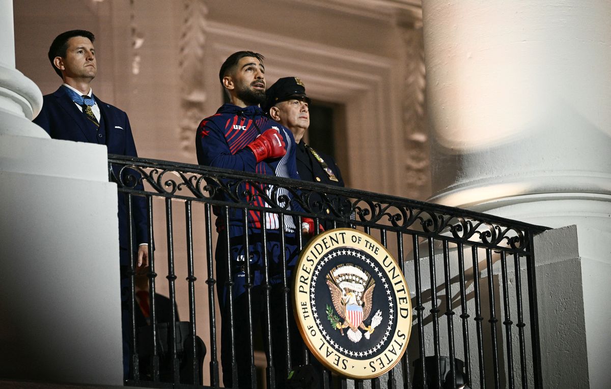 Ilia Topuria gets ready for his UFC lightweight title fight against Justin Gaethje in Washington, D.C.