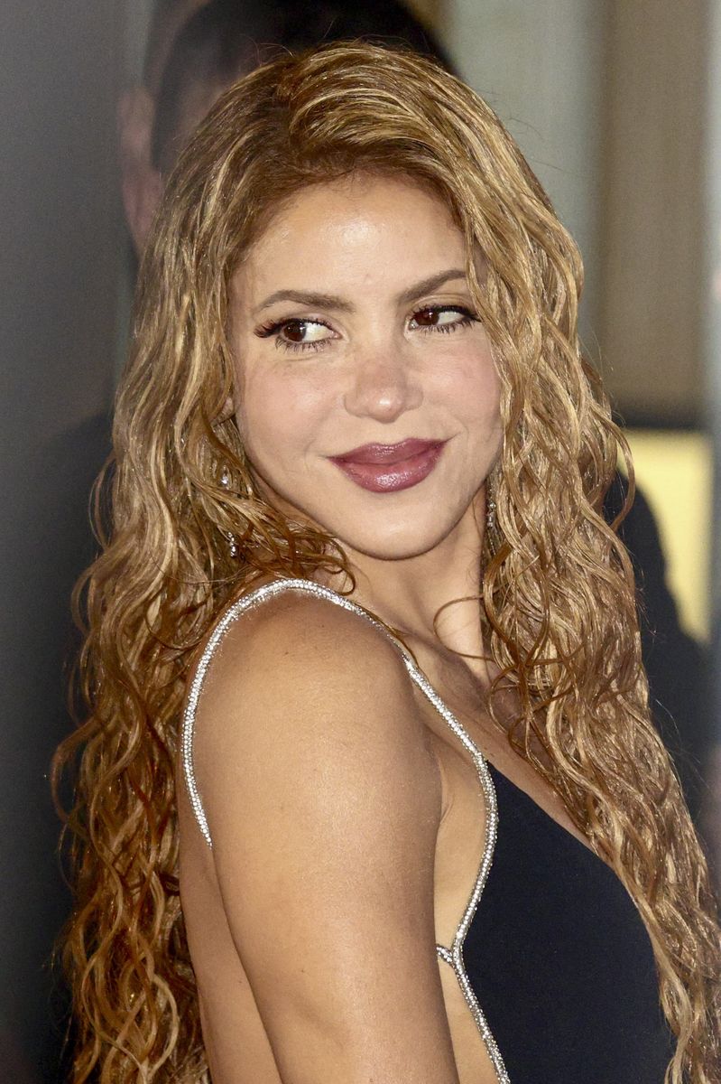 Shakira wore sparkling earrings and a coordinating ring, with no necklace competing against the plunging neckline.