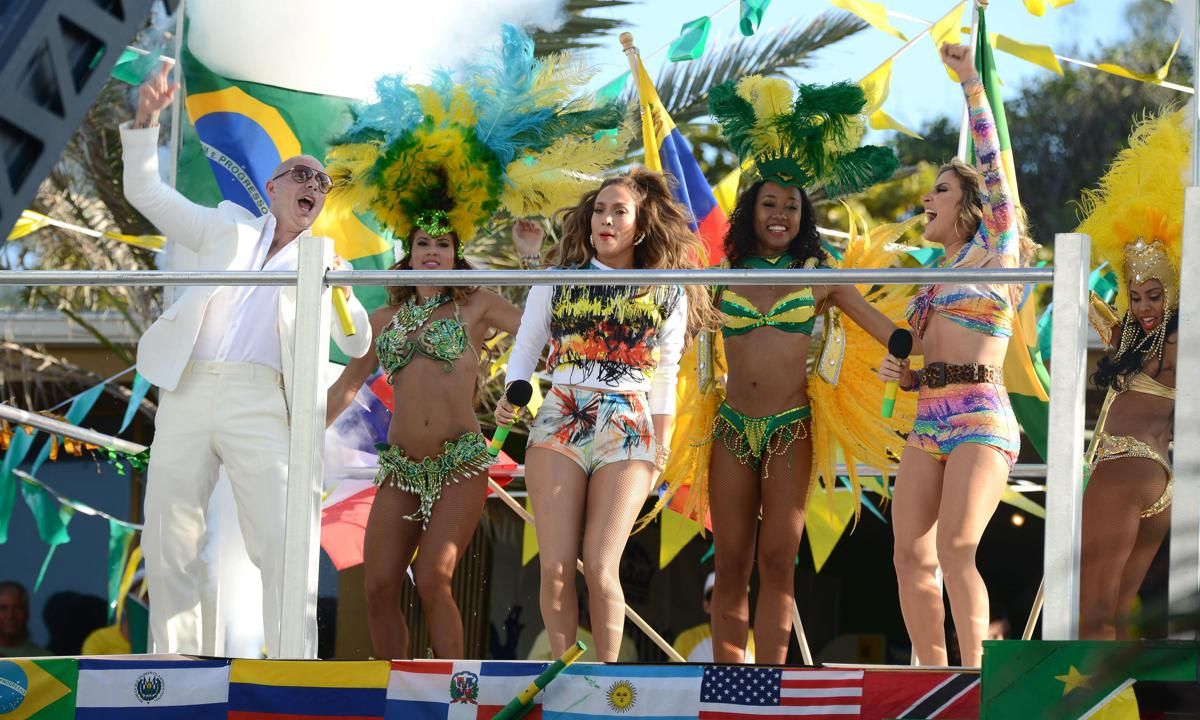 2014: Pitbull, Jennifer Lopez, Claudia Leitte " We Are One"