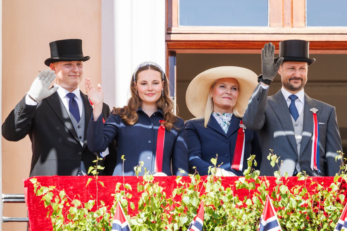 OSLO, NORWAY - MAY 17: (L-R) Prince Sverre Magnus, Princess Ingrid Alexandra, Crown Princess Mette Marit, and Crown Prince Hakon Magnus of Norway attend the Norwegian Constitution Day with the children's parade at the ROyal Castle on May 17, 2025 in Oslo, Norway. (Photo by Per Ole Hagen/Getty Images)