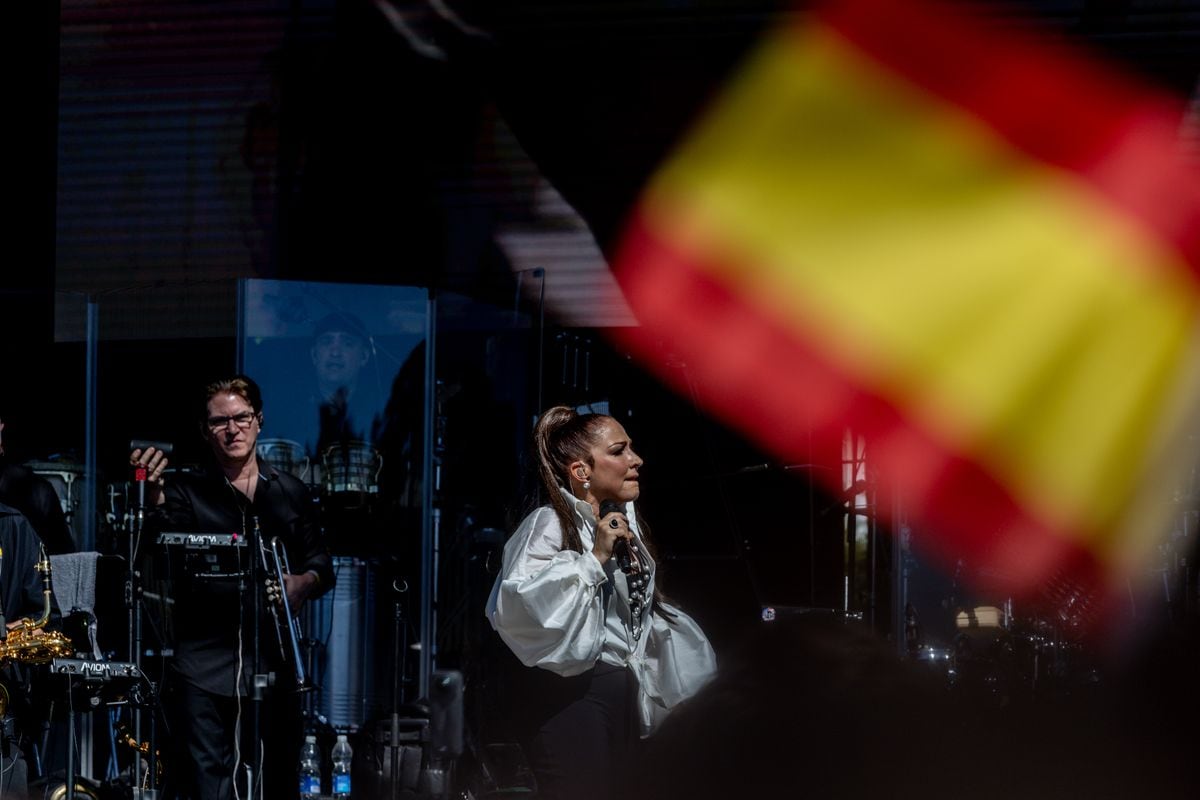  Gloria Estefan at the Plaza de Colón, celebrating Hispanidad 2025.