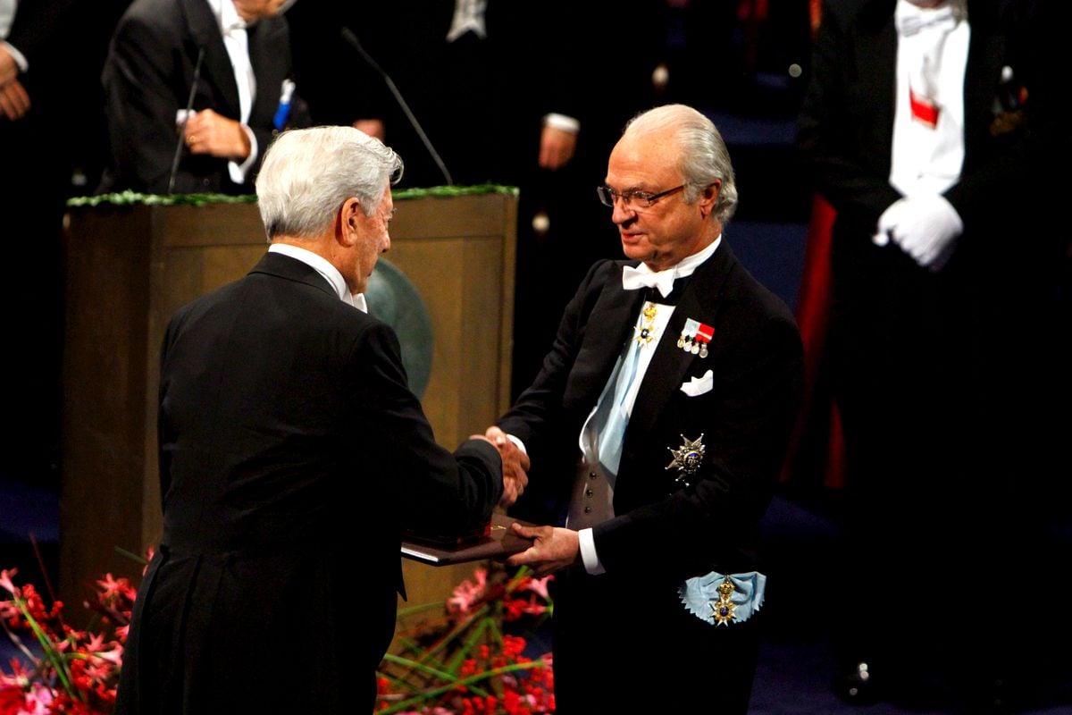 (R - L) His Majesty King Carl XVI Gustaf of Sweden awards the Nobel Prize in Literature to Mario Vargas Llosa of Peru during the annual Nobel Prize Award Ceremony at The Concert Hall on December 10, 2010 in Stockholm, Sweden.  The award is presented to authors that have, in the words of Alfred Nobel, produced "the most outstanding work in an ideal direction."