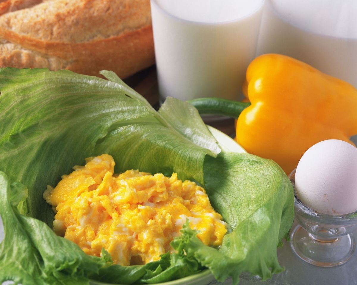 scrambled eggs in a lettuce wrap