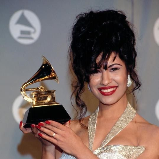 Selena Quintanilla hairstyle