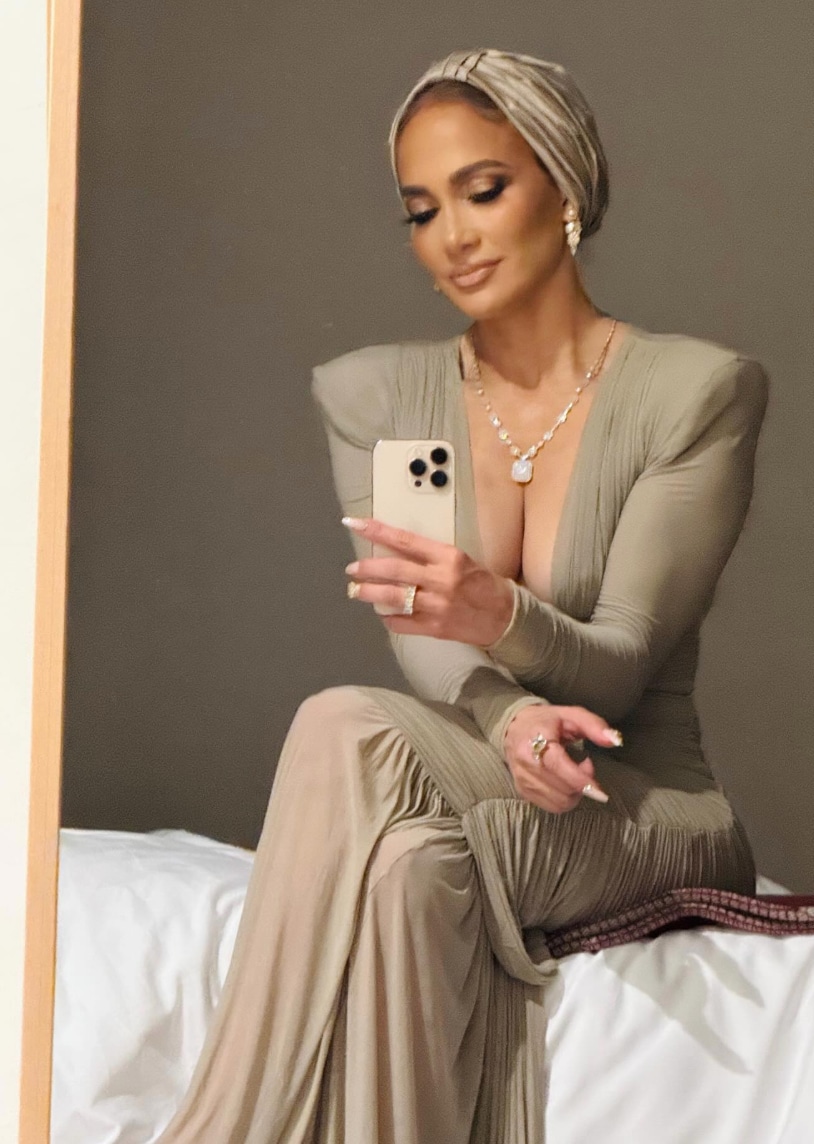 Jennifer Lopez Drops Stunning New Egypt Photos: Silk Turbans, Beach Glam, and a Manifestation Moment