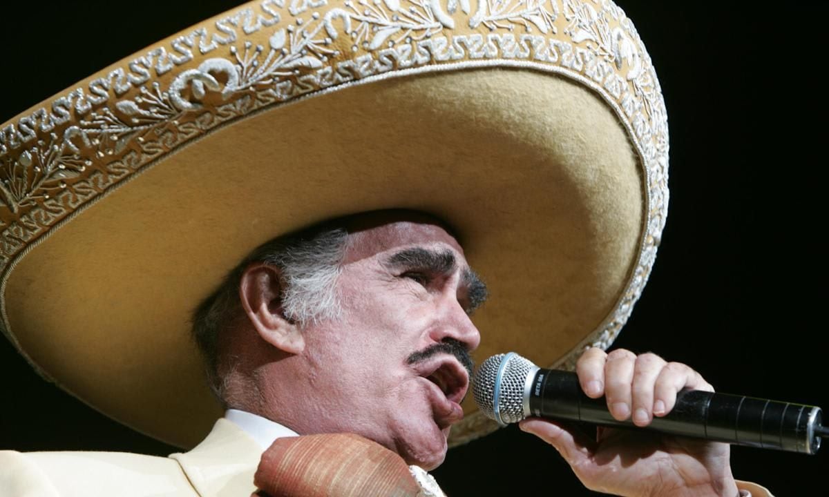 USA   Vicente Fernandez at Rose Garden in Portland