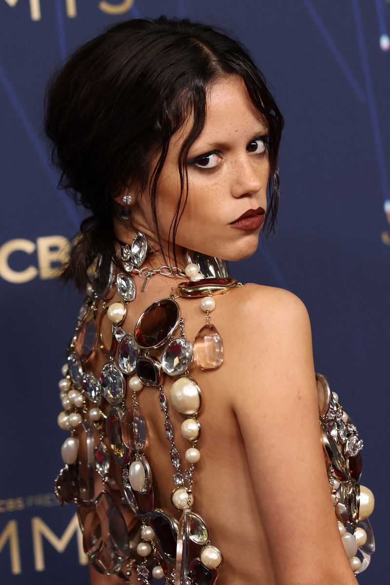 Ortega’s Givenchy ensemble by Sarah Burton was a showstopper, featuring a delicate cascade of costume jewelry-style gemstones 