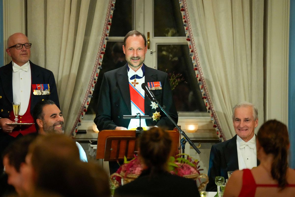 King Haakon hosted the parliamentary dinner, continuing a royal tradition established as a regular event by King Haakon VII in 1906.