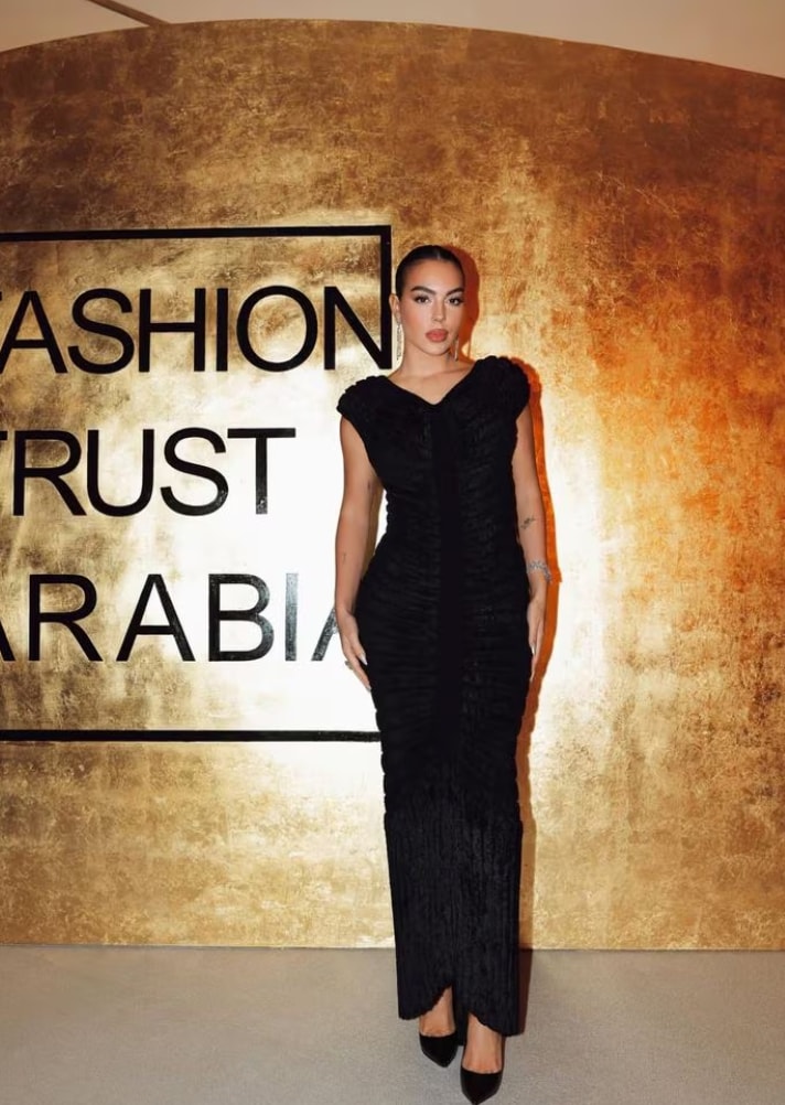 By choosing an original 1993 Alaïa, Georgina joins a trend embraced by many red-carpet celebrities.