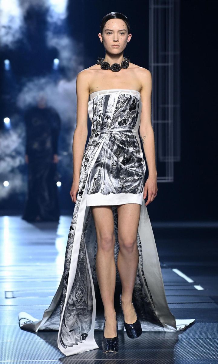 Fendi Couture : Runway - Paris Fashion Week - Haute Couture Spring/Summer 2022