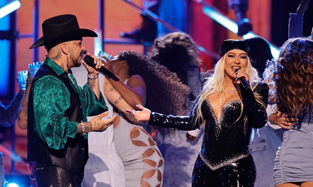Christian Nodal y Christina Aguilera en los Latin GRAMMY 2022