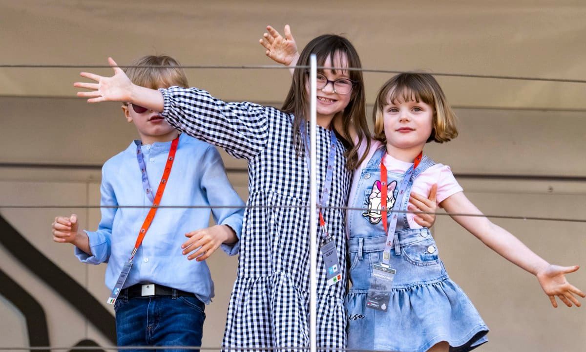 Monaco twins at the race