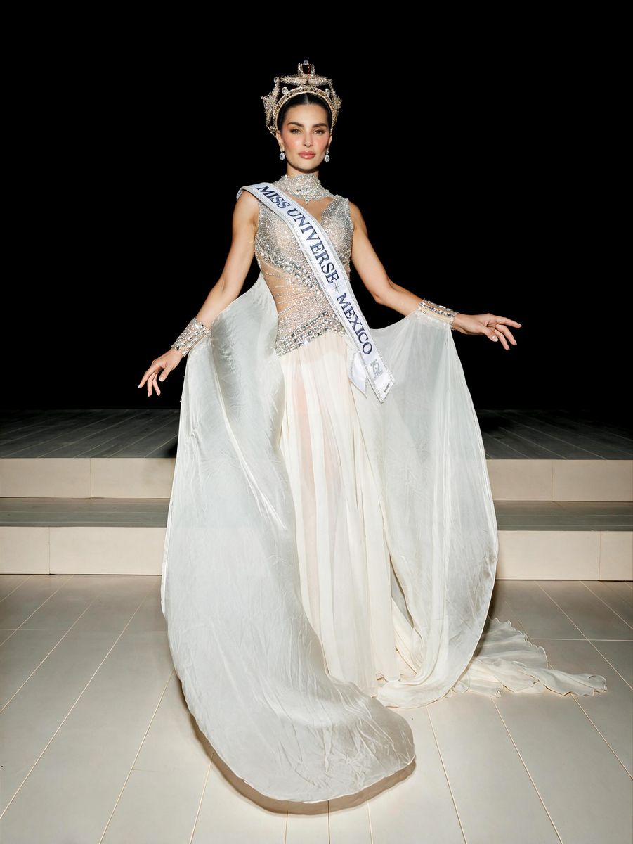 María Vargas takes the stage after winning the Miss Universe Mexico 2026 crown.