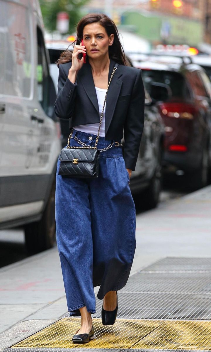 Actress Katie Holmes looks stylish in a Chanel bag