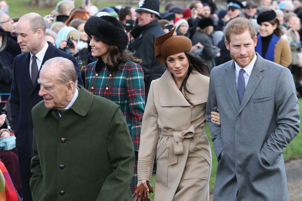 KING'S LYNN, ENGLAND - DECEMBER 25:  (L-R) Prince William, Duke of Cambridge, Prince Philip, Duke of Edinburgh, Catherine, Duchess of Cambridge, Meghan Markle and Prince Harry attend Christmas Day Church service at Church of St Mary Magdalene on December 25, 2017 in King's Lynn, England.  (Photo by Chris Jackson/Getty Images)