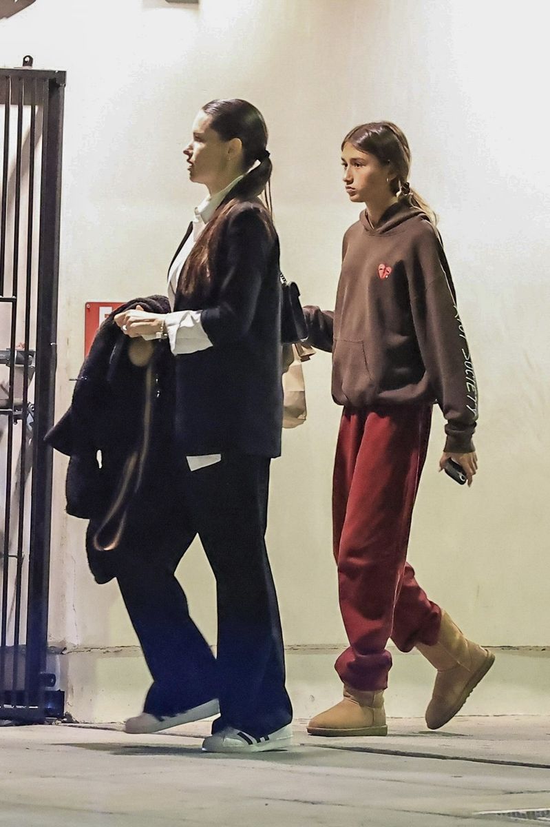 For the evening outing, Lima embraced understated sophistication in a sleek after-dark ensemble that reflected her signature model-off-duty aesthetic.