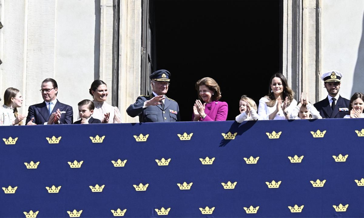 The Swedish King was surrounded by members of his family at the Royal Palace in Stockholm. His Majesty turned 78 on April 30.