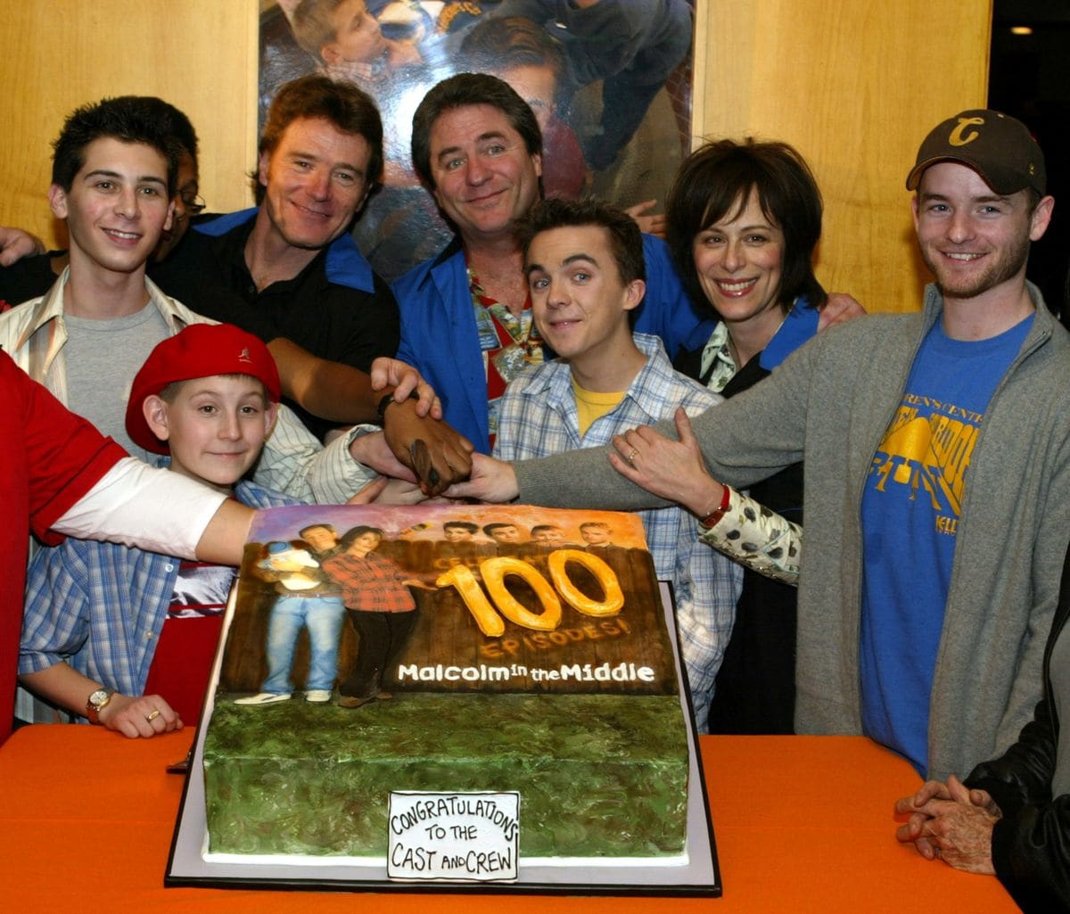 Justin Berfield, Erik Per Sullivan, Bryan Cranston, Linwood Boomer, Frankie Muniz, Jane Kaczmarek and Christopher Kennedy Masterson celebrating Malcolm in the Middle's 100th episode
