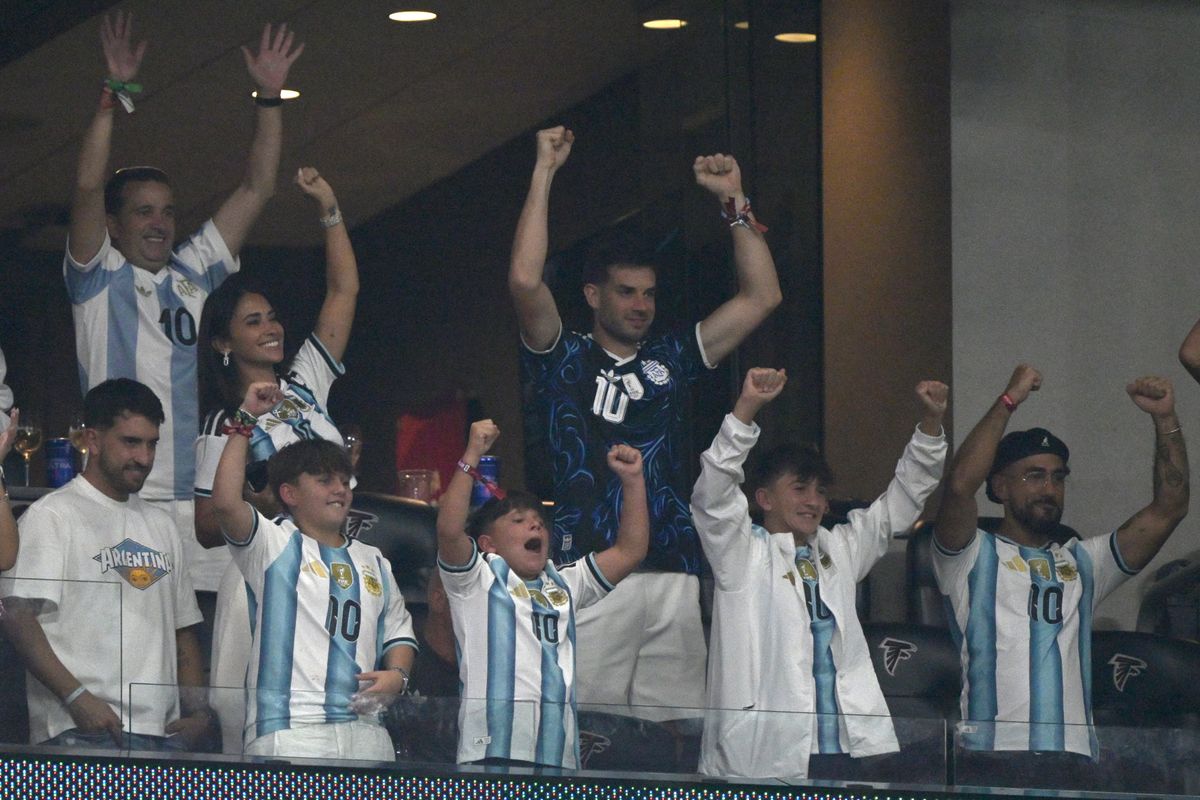 Antonela Roccuzzo, Mateo, Ciro, and Thiago celebrate in the stands at the end of the 2026 World Cup football tournament semi-final match between England and Argentina at the Atlanta Stadium in Atlanta on July 15, 2026