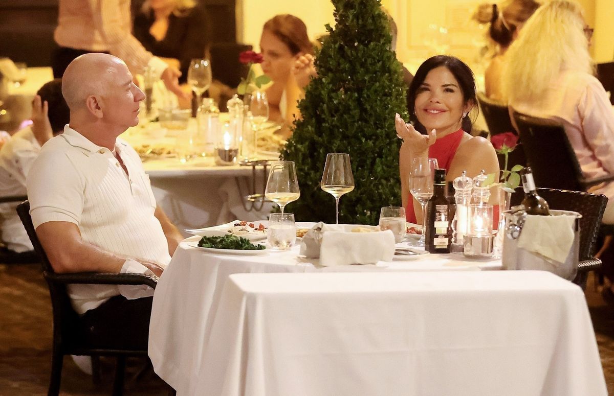 Multi-billionaire Jeff Bezos and his partner, Lauren Sanchez, were spotted enjoying dinner together at the Pierluigi restaurant in Rome, Italy.