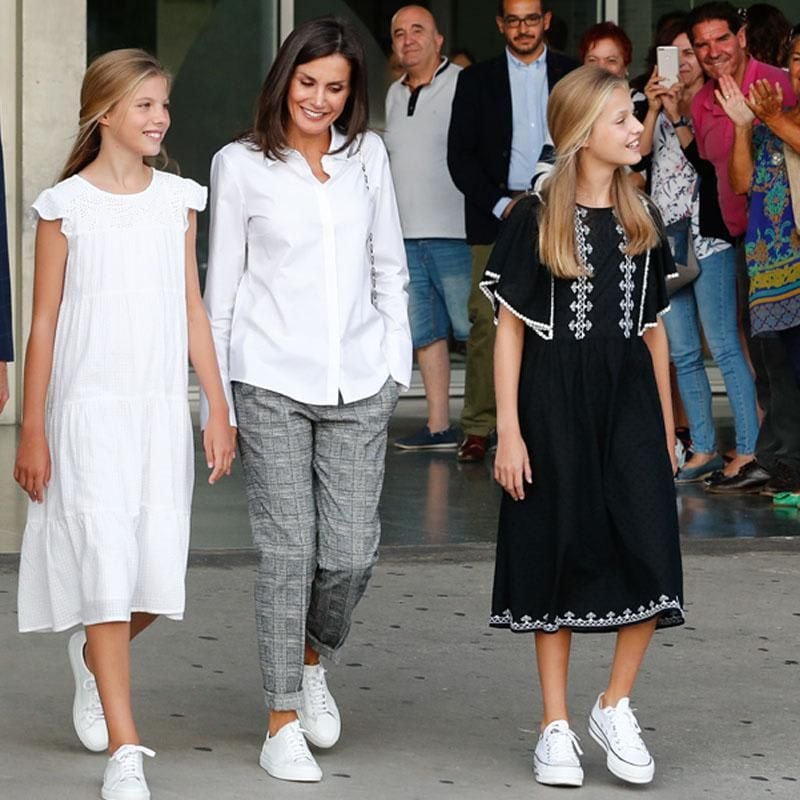 Queen Letizia's daughter Leonor and Sofia in casual style