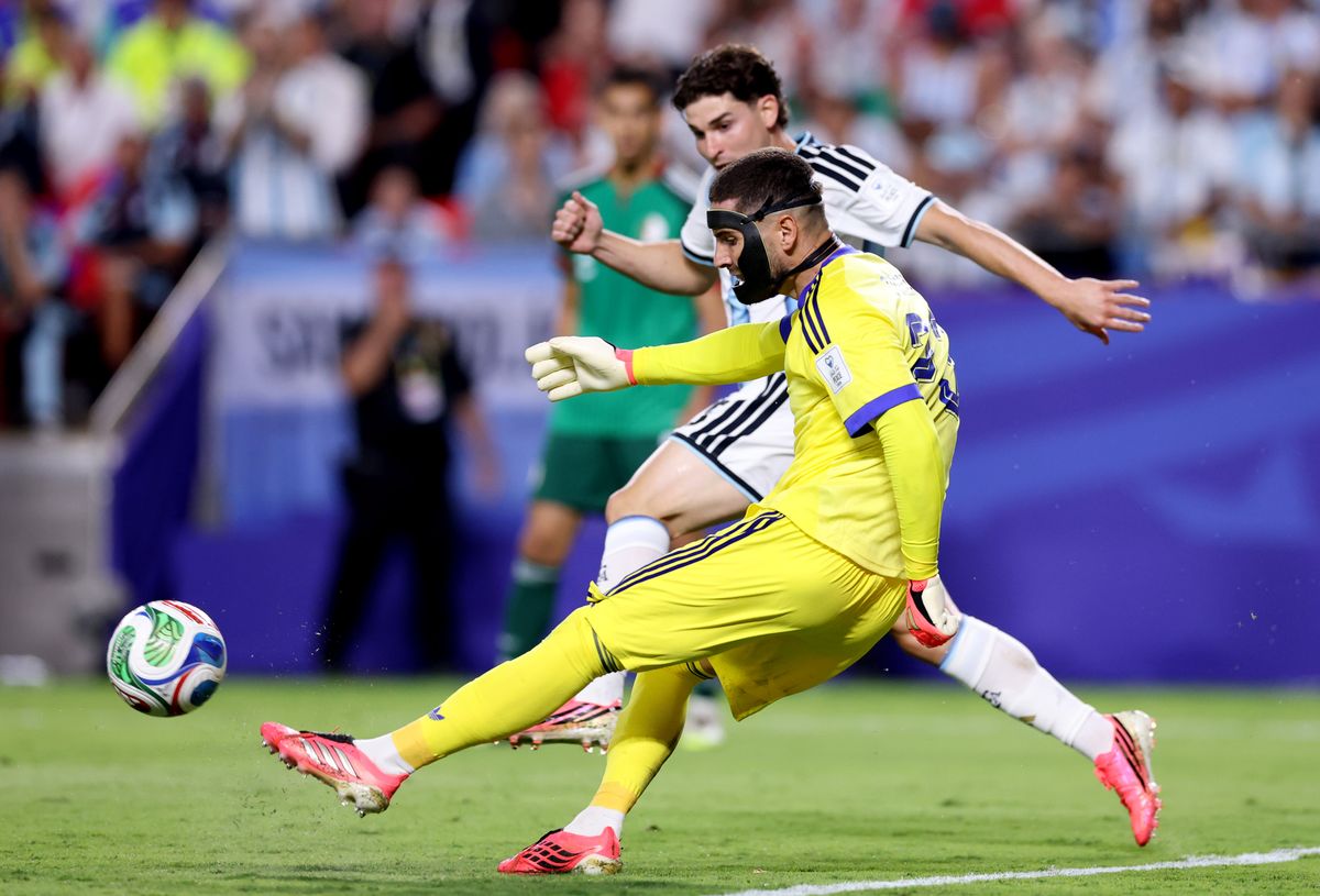He's the only son from his famous father to be a goal keeper