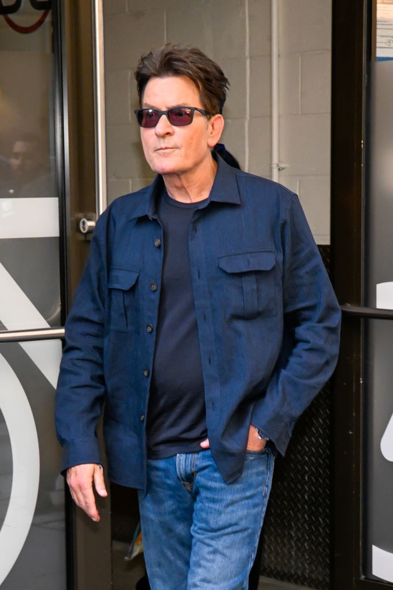 Instead of holding a grudge, he gave Cruise his flowers.