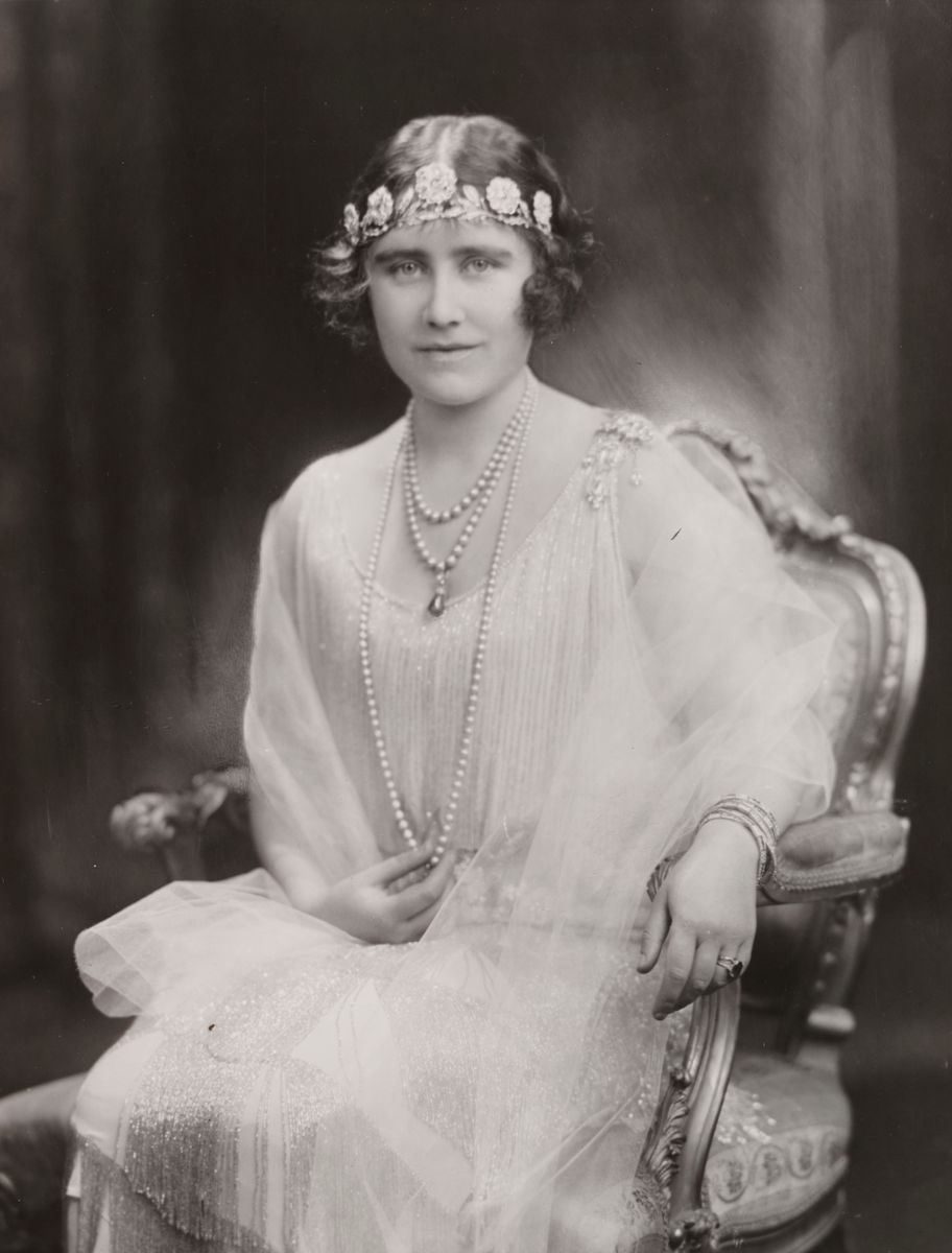 Kate’s historic necklace dates back more than a century and was originally given to Lady Elizabeth Bowes-Lyon, the future Queen Mother, as a wedding gift from Queen Alexandra in 1923.