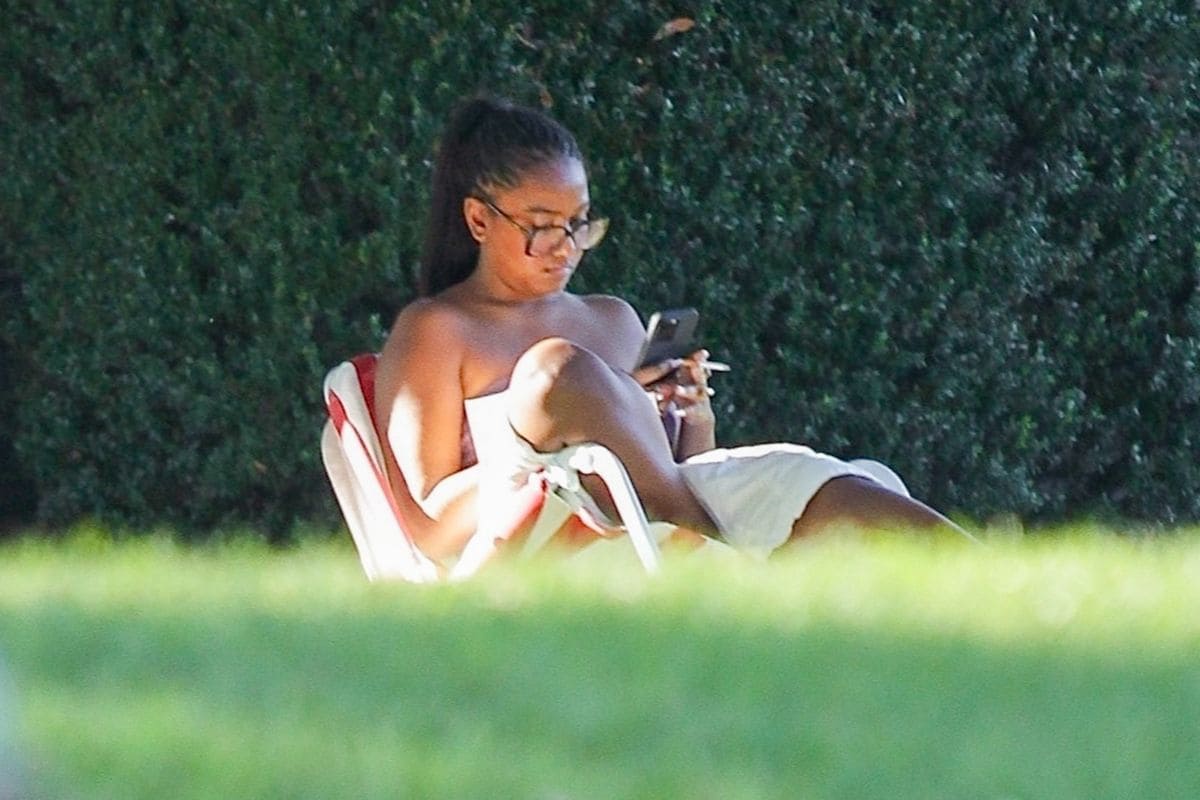 
Sasha Obama relaxing under a tree.