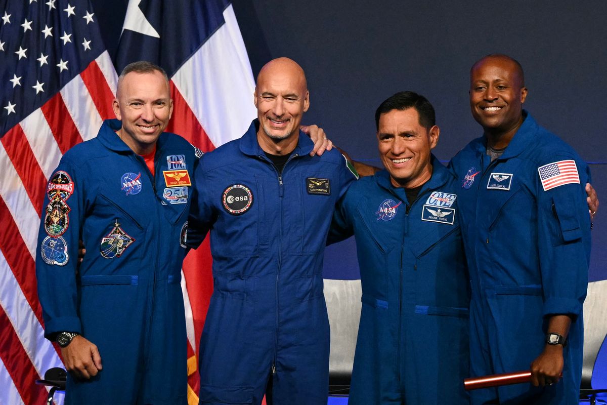 (L/R) NASA astronaut commander Randy Bresnik, ESA (European Space Agency) astronaut pilot Luca Parmitano, NASA astronaut mission specialist Frank Rubio, and NASA astronaut mission specialist Andre Douglas