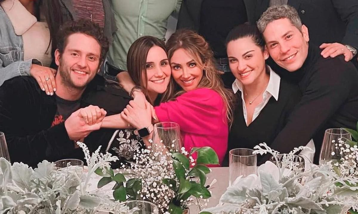 Anahí, Dulce María, Maite Perroni, Cristian Chavez y Christopher Uckermann