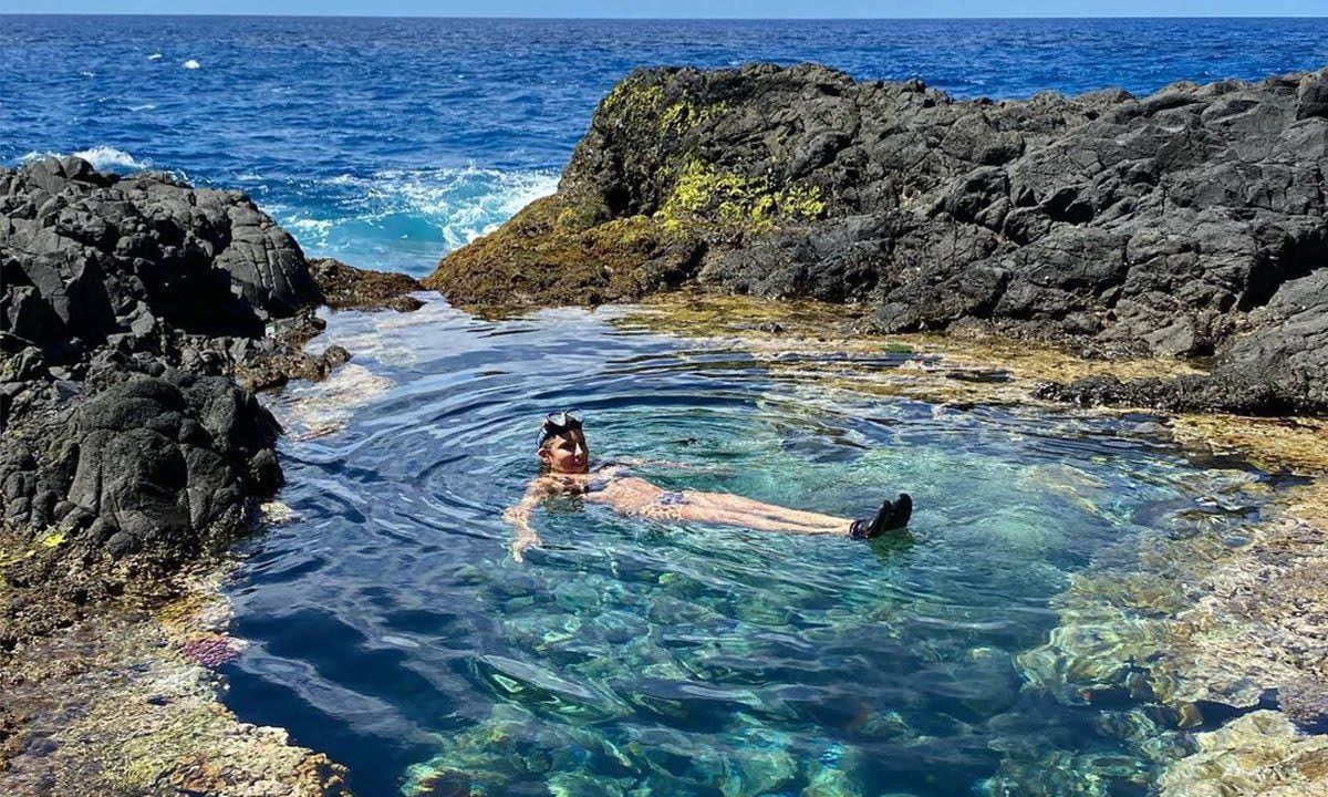 Elsa Pataky floating in ocean