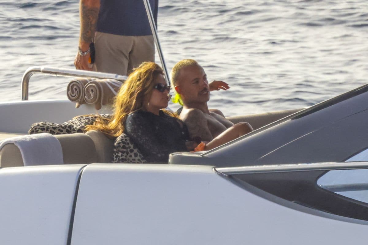 Karol G and her boyfriend, Feid, were spotted enjoying a romantic escape in Formentera. 