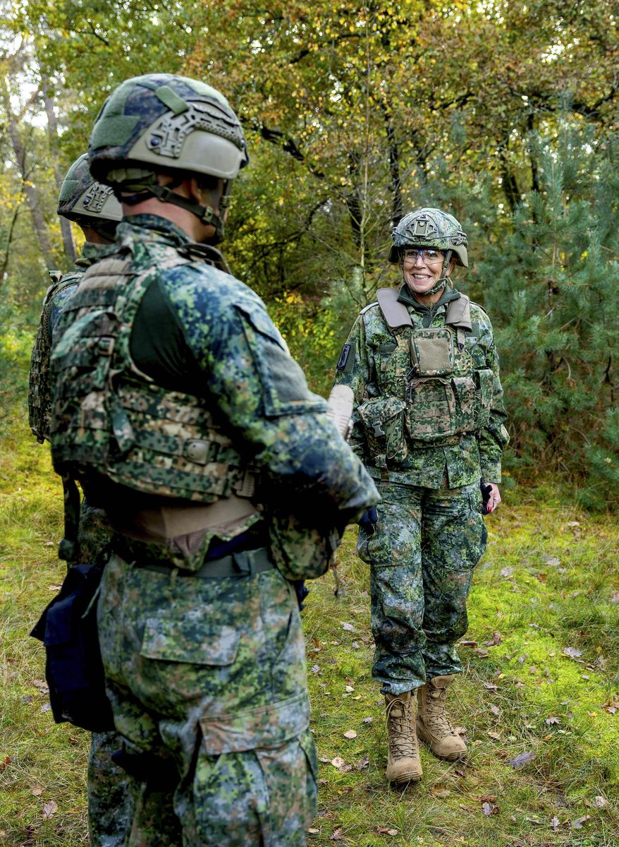 Queen Maxima visited the Care under Fire (CUF) training at the Royal Netherlands Marechaussee Security Officer course
