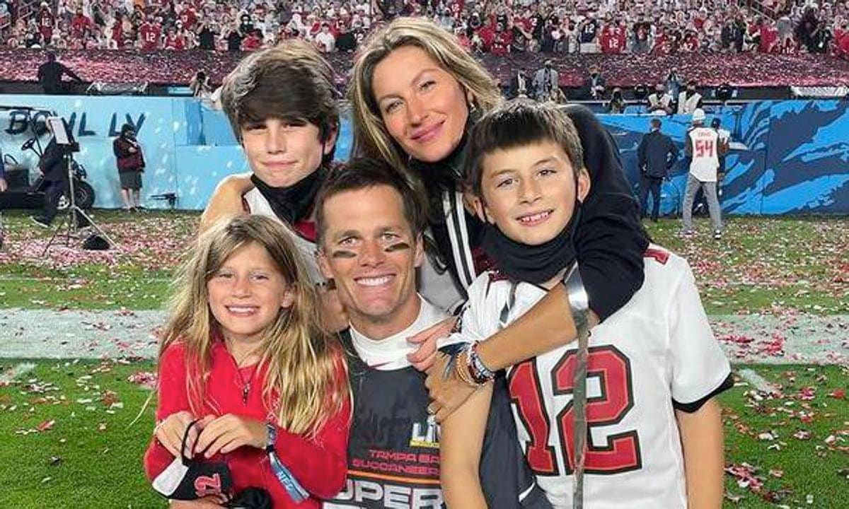 Gisele Bündchen shares new photos of Tom Brady and his 3 kids from the Super Bowl