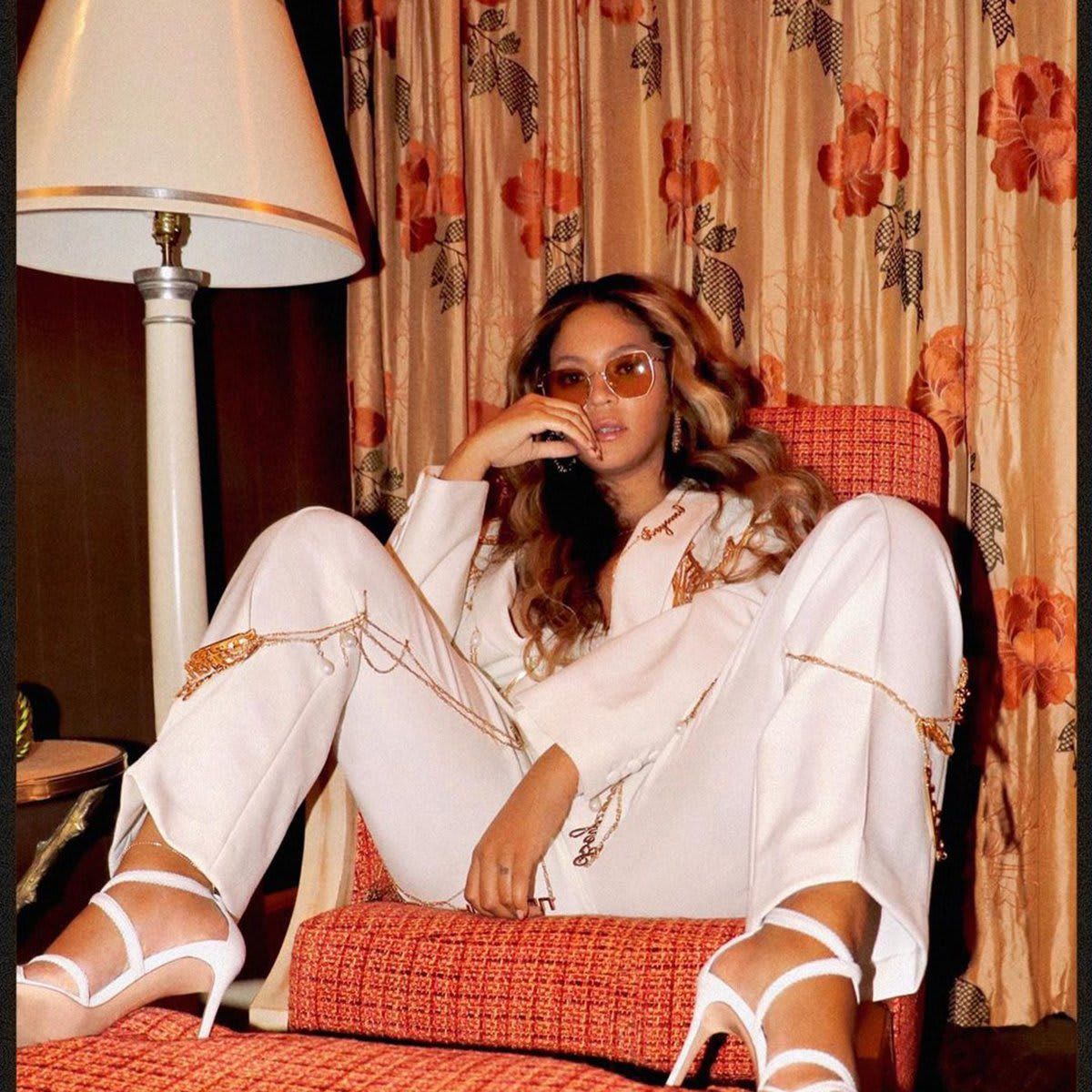 Beyonce shares more stunning pics with Jay-Z from their anniversary in Vegas