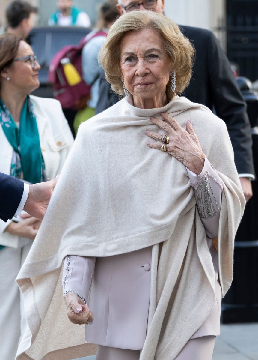 La Reina Sofía anunció una donación de 20.000 euros a través de su fundación para apoyar los esfuerzos de ayuda humanitaria tras los devastadores terremotos en Venezuela.