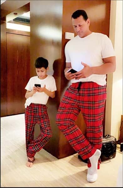 jennifer lopez arod max twinning moment
