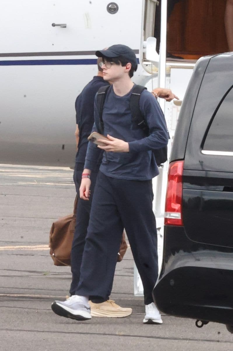 Valentino keeping it casual in navy and sneakers. 