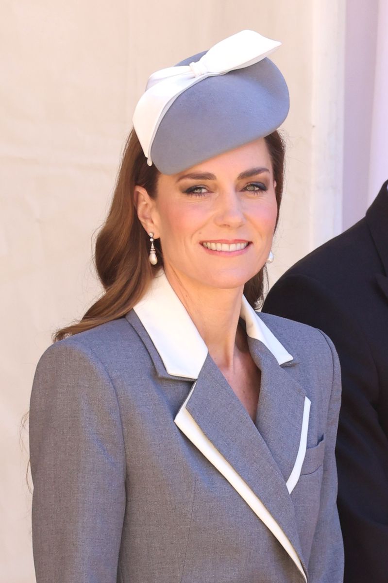 Complementing the coat, Kate chose a coordinated grey-and-white headpiece with a bow by milliner Jane Taylor.