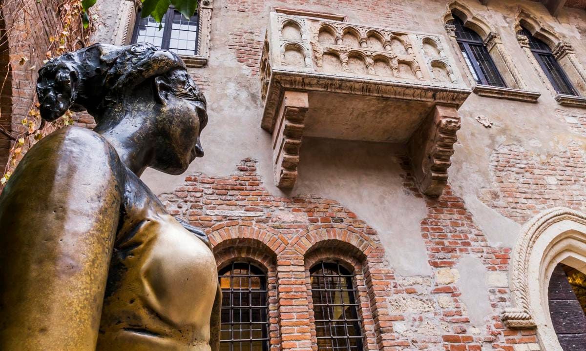 Romantic places to pop the question on Valentine's Day