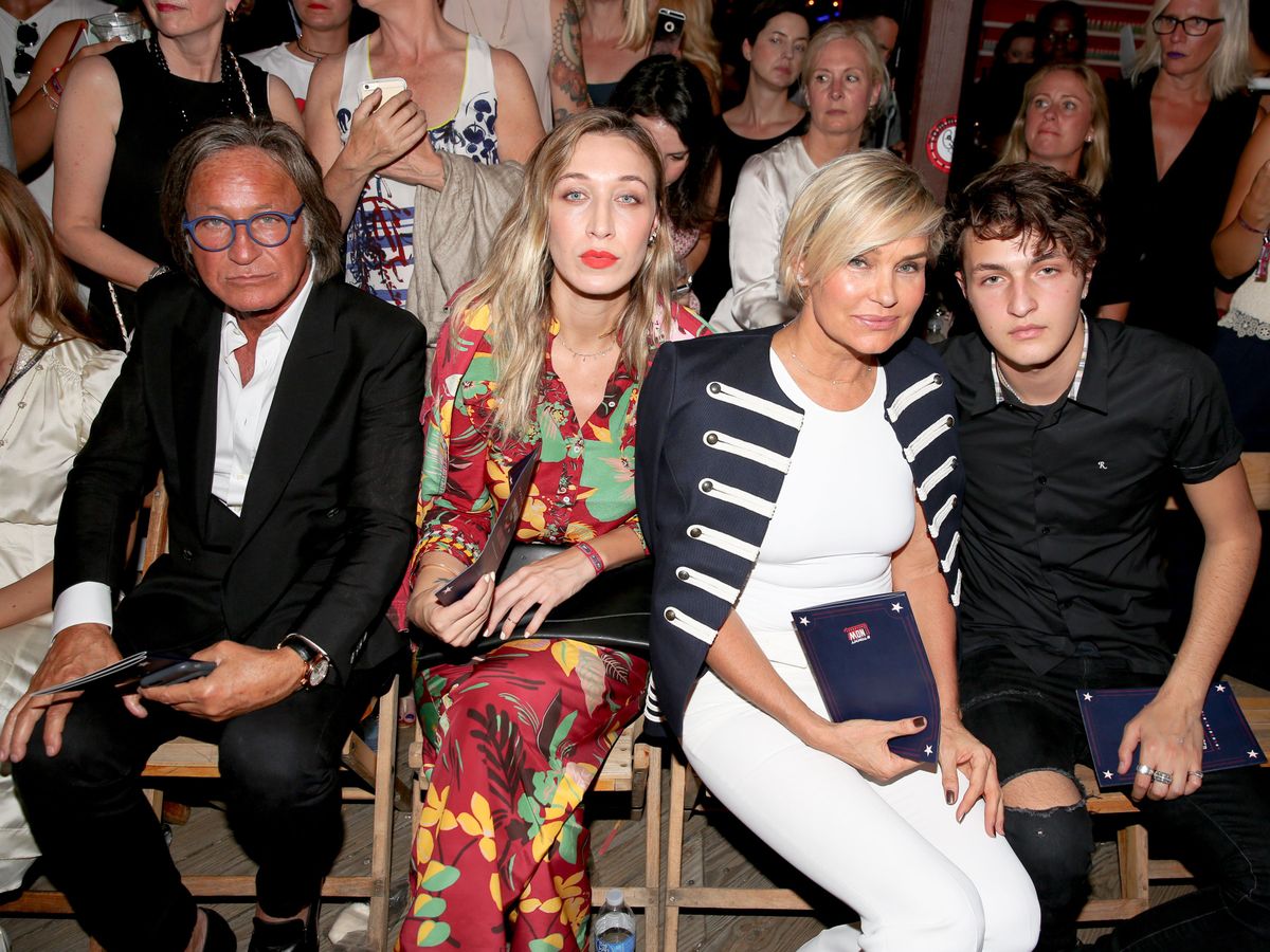 In the latest twist of the Beckham family drama, Alana Hadid, sister of supermodels Gigi, Bella, and Anwar Hadid, has entered the fray, targeting her brother’s former girlfriend Nicola Peltz Beckham. 