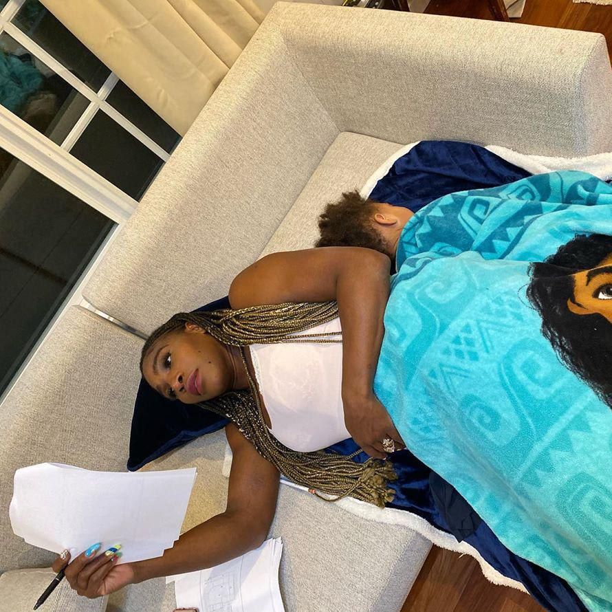 Serena Williams takes a bap with baby girl