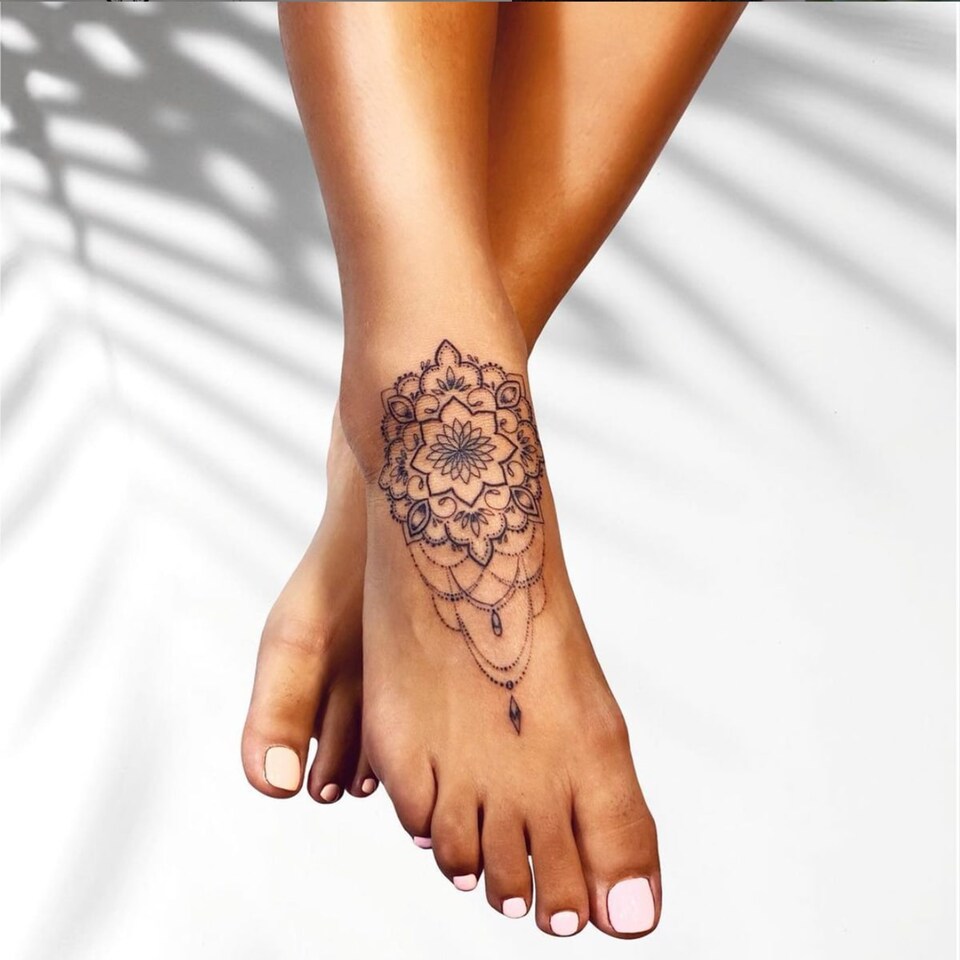30 of the World’s Most Popular Flower Tattoos