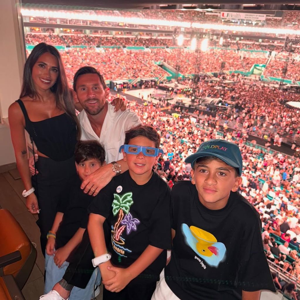 The couple’s children were also at the show.
