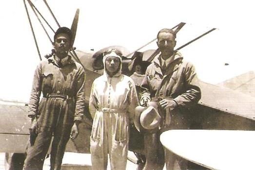 Hermelinda Urvina was the first Latin American woman to acquire a pilot's license