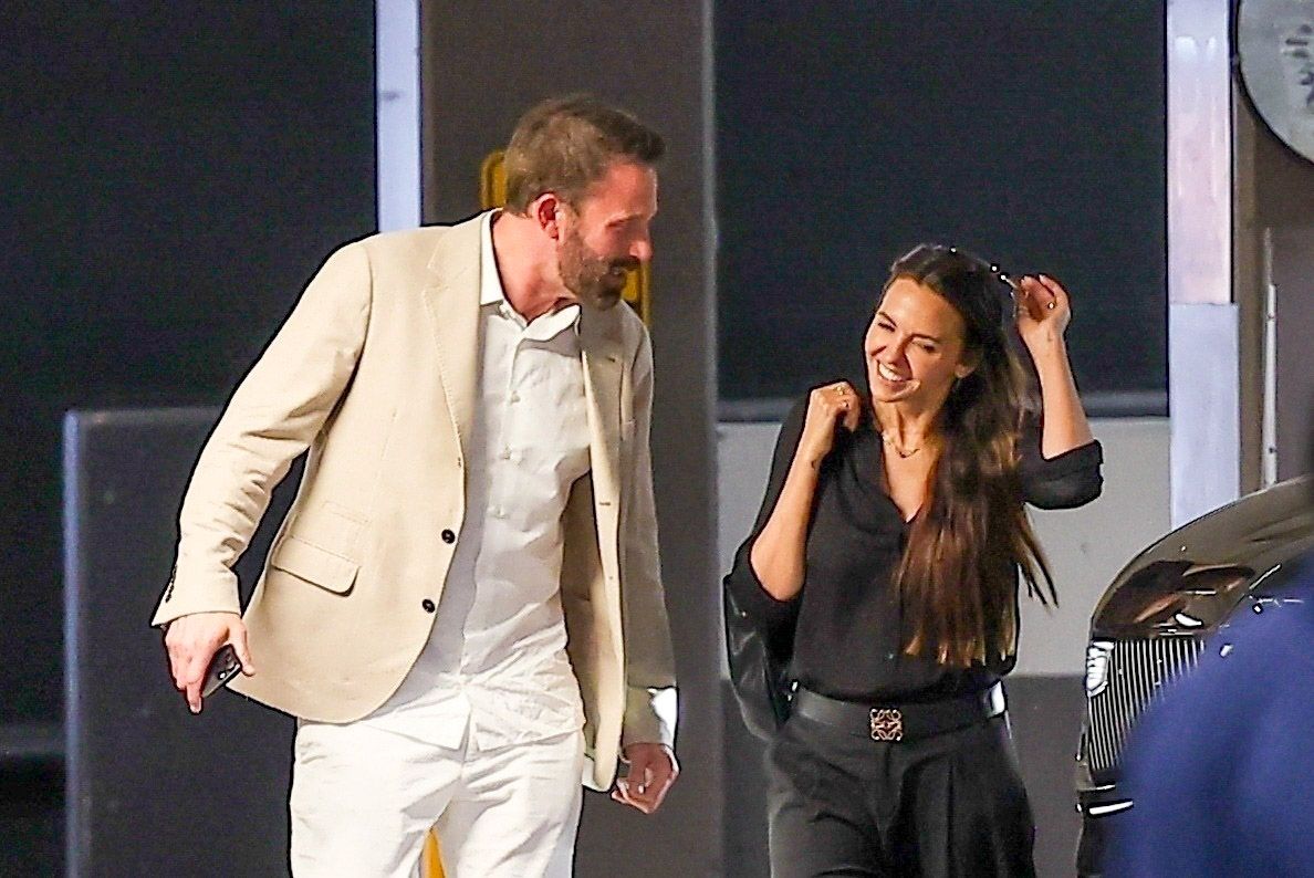 Photo © 2025 Backgrid/The Grosby Group   *EXCLUSIVE*  West Hollywood, July 24, 2025.  Ben Affleck was spotted walking and chatting closely with Luciana Barroso, wife of longtime friend Matt Damon, 
